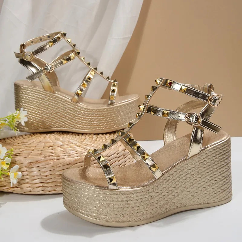 Women Sandals Summer New Outdoor Beach Sandals Designer Casual Sandals Comfortable Hot Shallow Wedges Shoes Women