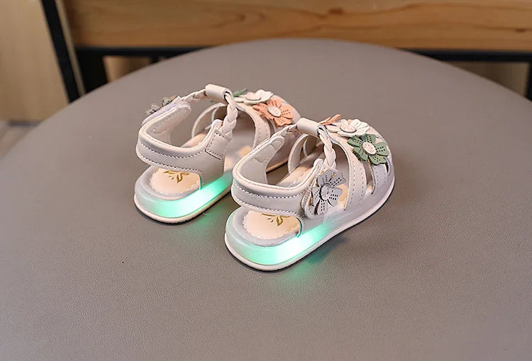 Summer Sandals New Fashion LED Light Kid Shoes Simple Versatile Retro Girl Shoe Princess Flower Lightweight  Elegant Kid Sandals