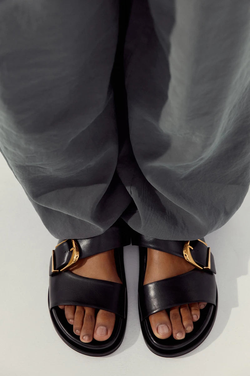 Summer New Women's Flat Bot Sandals Bla with Bule Detail Casual Thi Heel Metal Bule Slippers Faionable Casual oes