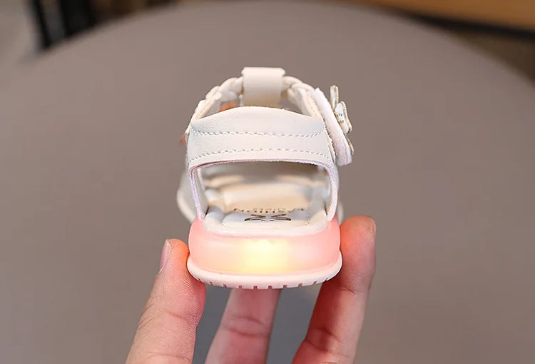 Summer Sandals New Fashion LED Light Kid Shoes Simple Versatile Retro Girl Shoe Princess Flower Lightweight  Elegant Kid Sandals