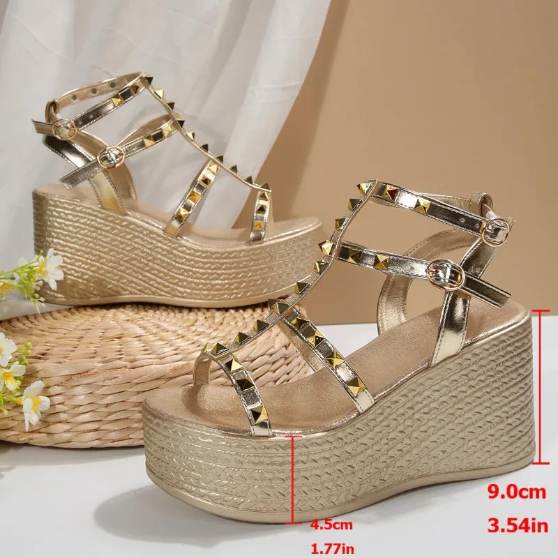 Women Sandals Summer New Outdoor Beach Sandals Designer Casual Sandals Comfortable Hot Shallow Wedges Shoes Women