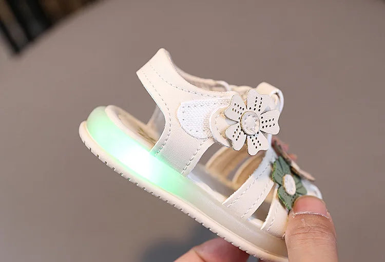 Summer Sandals New Fashion LED Light Kid Shoes Simple Versatile Retro Girl Shoe Princess Flower Lightweight  Elegant Kid Sandals