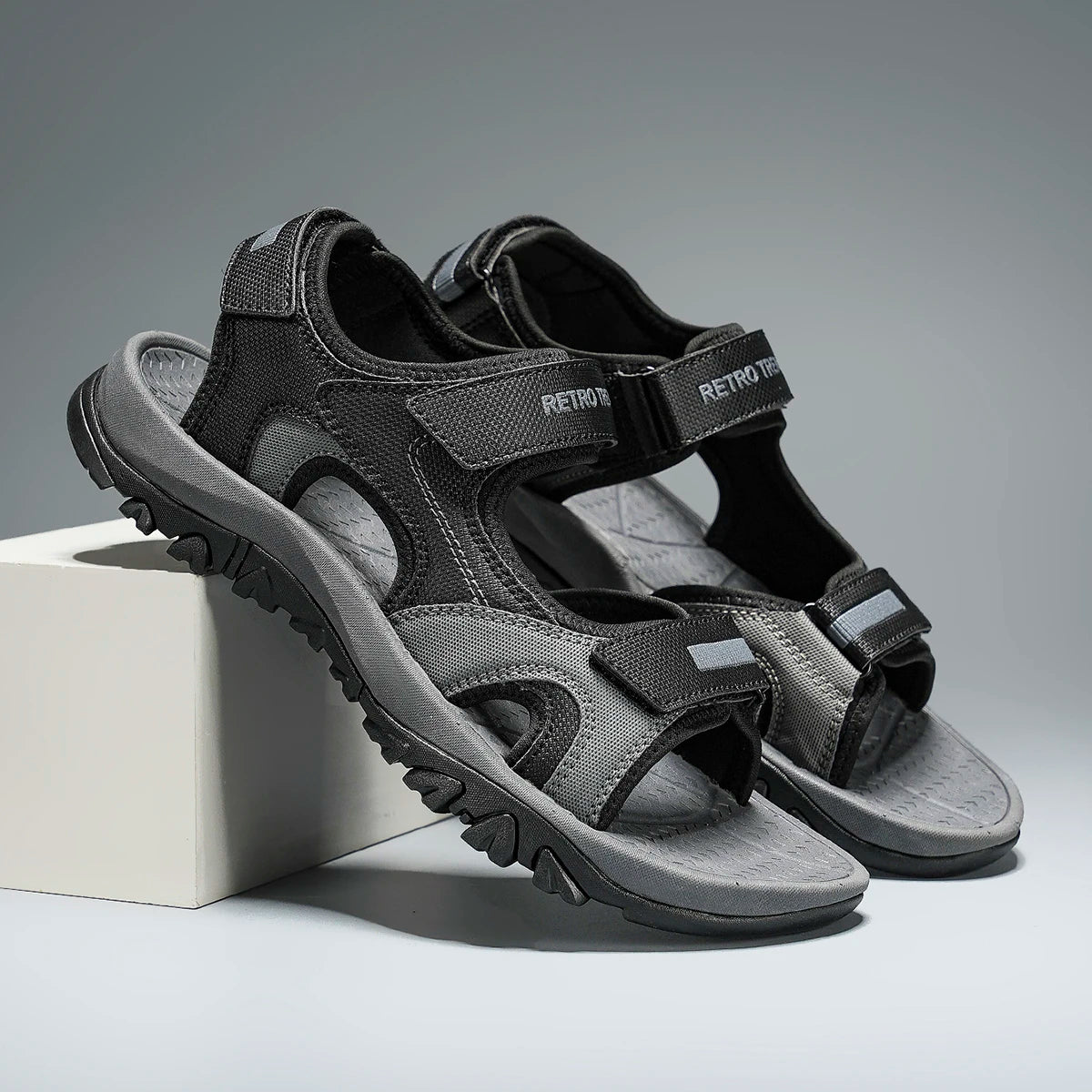 Summer New Sandals Men's Water Beach Breathable Quick Drying Shoes Comfortable Flat Bottom Non slip Sandals Driving Shoes